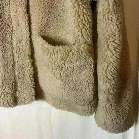 Old Navy Relaxed Cozy Sherpa Faux-Fur Jacket for Women - Picture 3 of 10